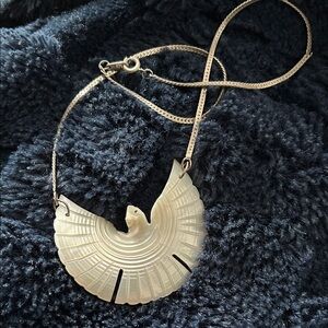 Vtg 16” Carved Shell Bird Pendant Necklace - Women Jewelry